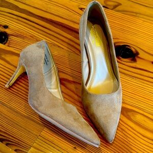 CUSHIONAIRE Women's Preston Dress Pump +Memory Foam Size 8.5.  Like- new cond.